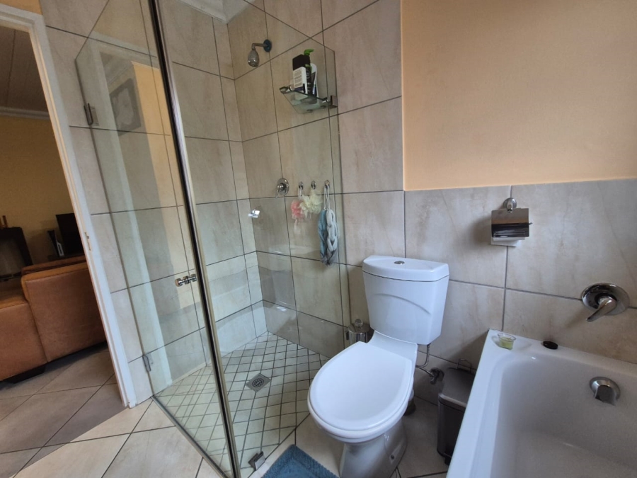 To Let 2 Bedroom Property for Rent in Rondevallei Western Cape
